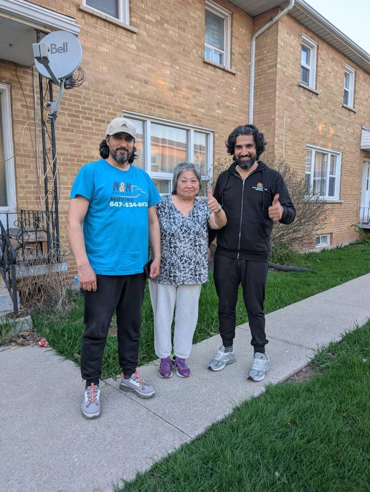 A happy N&N Brothers customer on moving day in Oakville